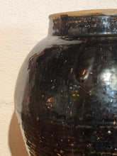 Charger l&#39;image dans la visionneuse de la galerie, Ancienne jarre en céramique
