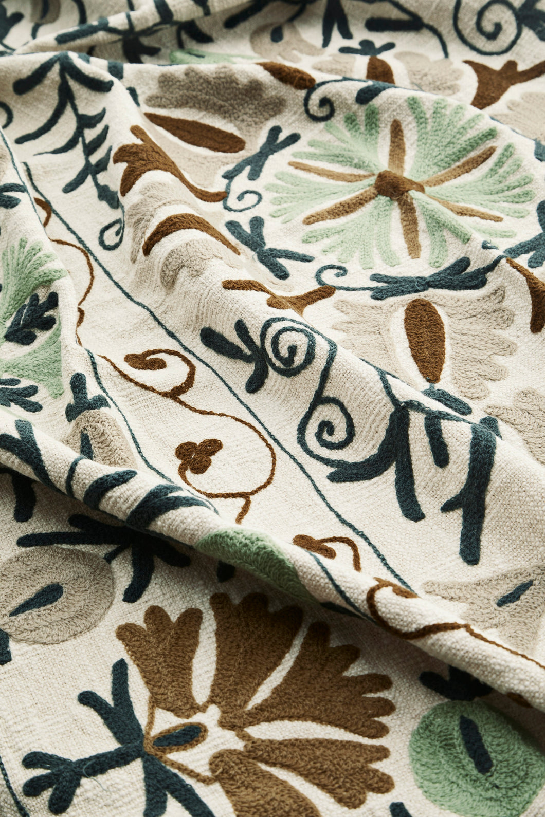 Plaid en coton brodé Suzani