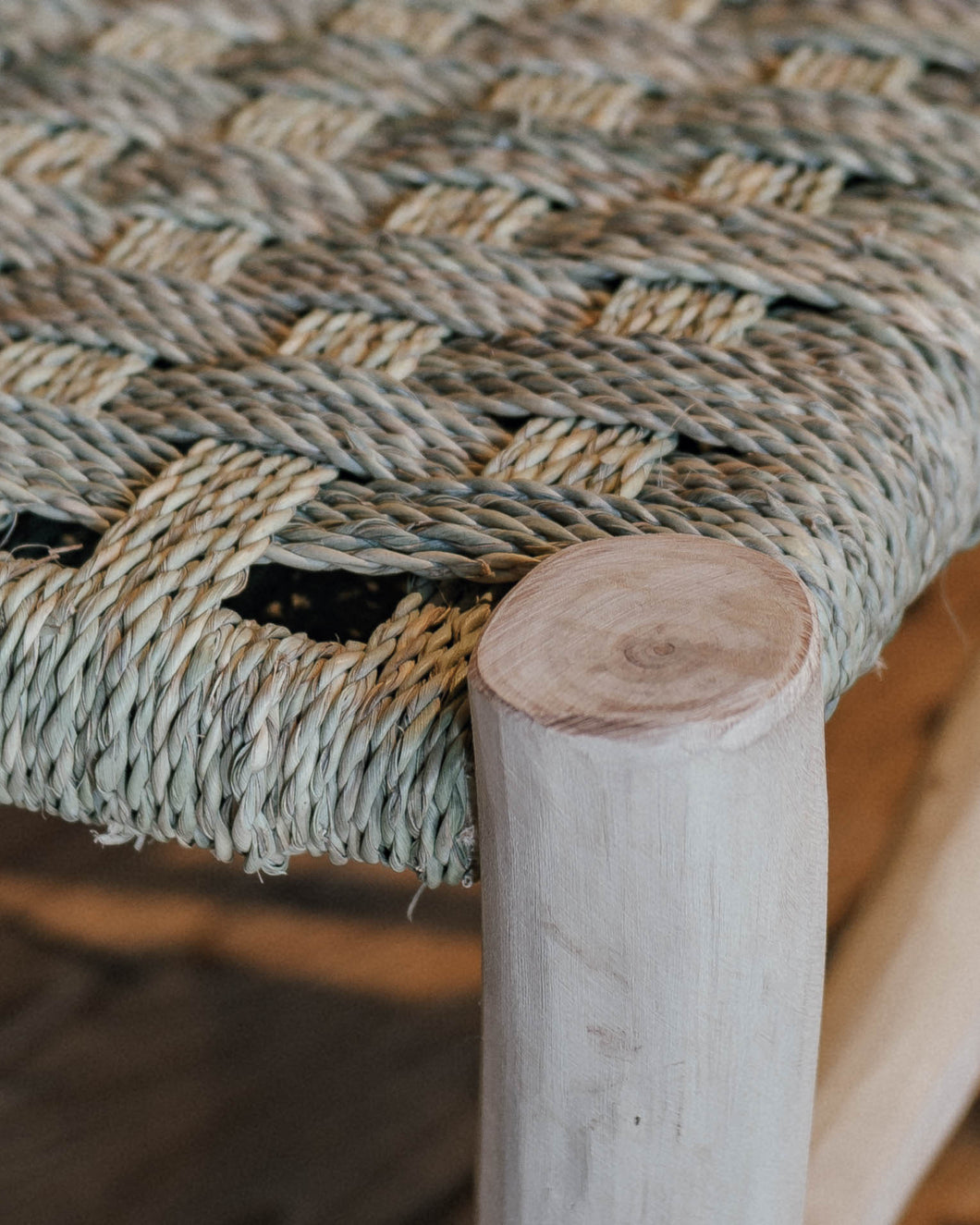 Banc en eucalyptus et palmier