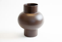 Charger l&#39;image dans la visionneuse de la galerie, Vase Bulb céramique marron

